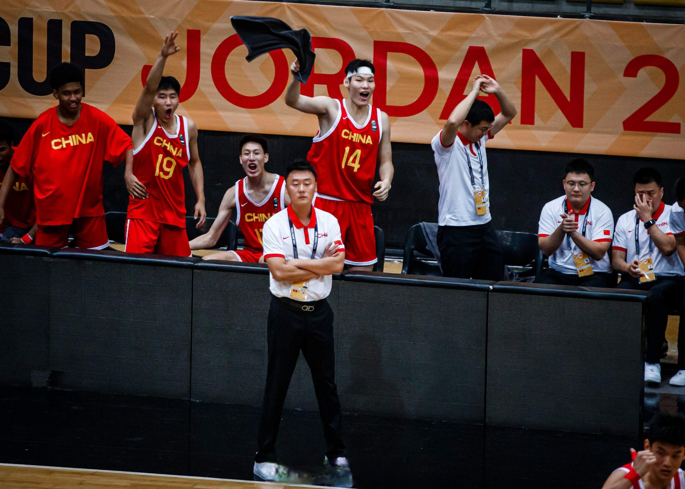 包含CBA常规赛倒计时，圣安东尼奥马刺清晨豪取连胜，细节引发关注，球迷炸锅，年轻球员得到机会的词条