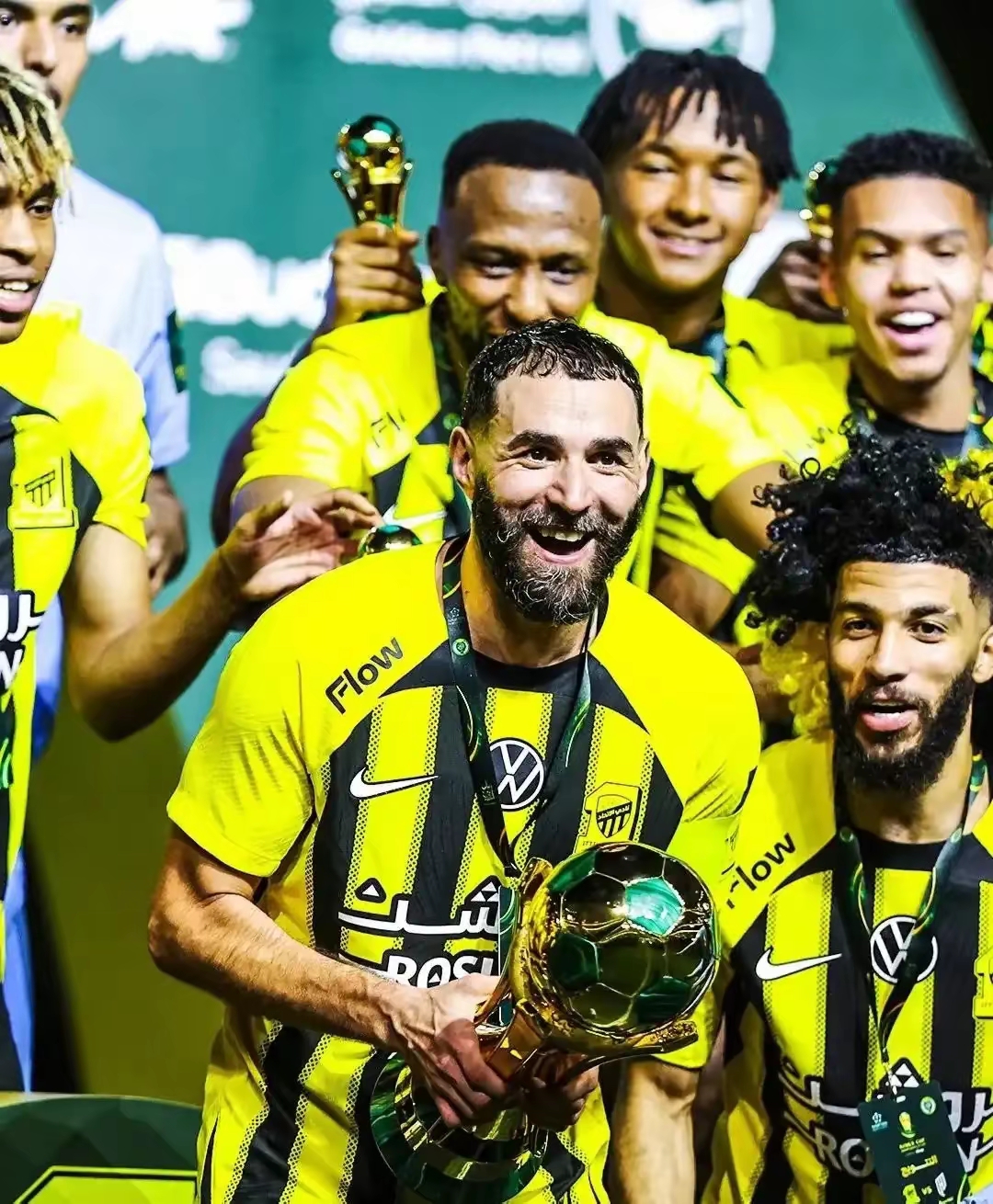 赛地聚焦——国王杯赛后热度飙升；皇家马德里回应争议；媒体盛赞；心理建设被强调的简单介绍