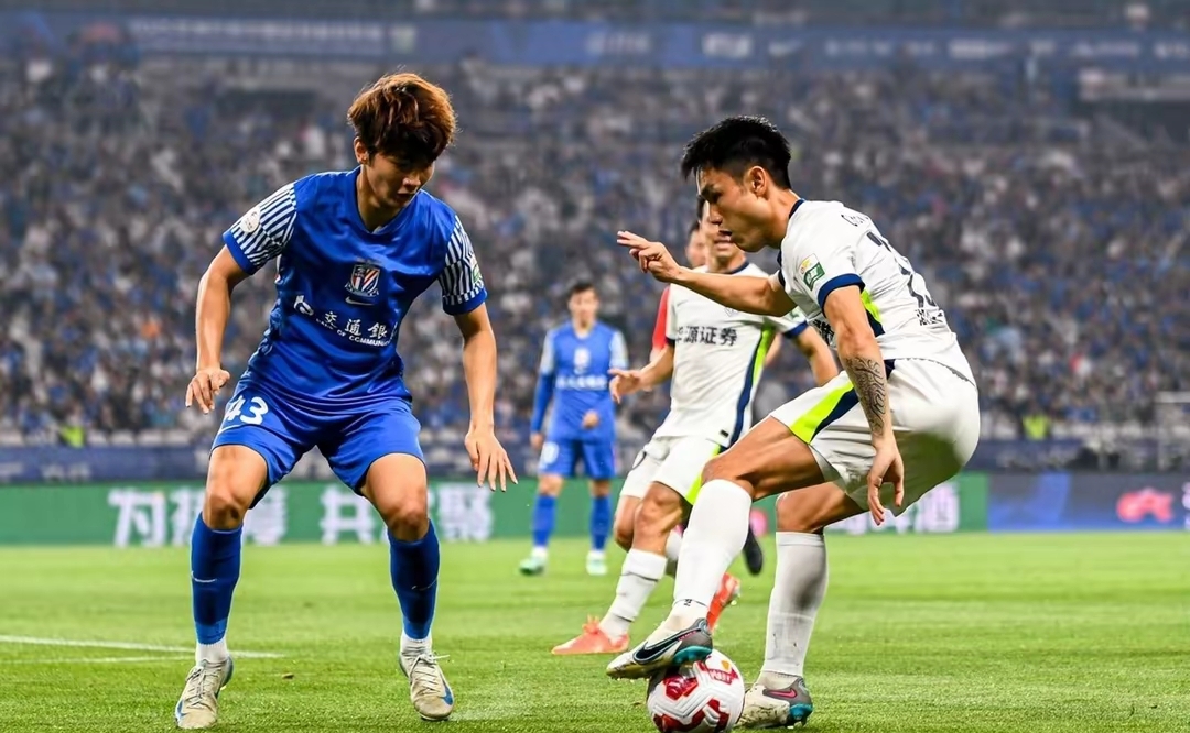 包含武汉三镇转会期刷新队史纪录，志在欧冠名次提升，质疑声仍在，资深球员宣示担当的词条