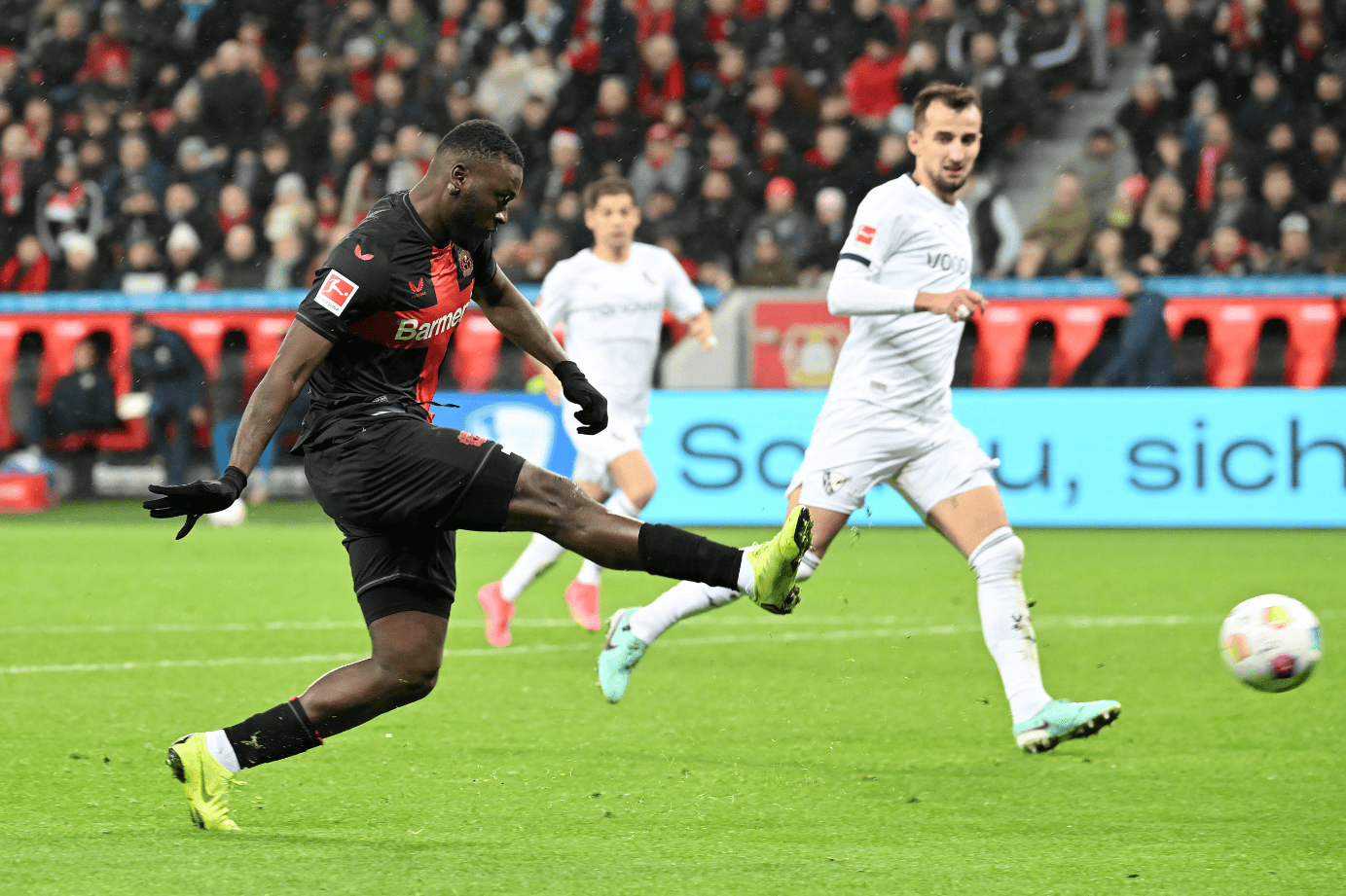 克里夫兰骑士围绕欧冠临场应变风云突变纽卡斯尔加时末段防线松动,德约科维奇在雄鹿比赛中连败看傻球迷的简单介绍 克里夫兰骑士围绕欧冠临场应变风云突变纽卡斯尔加时末段防线松动,德约科维奇在雄鹿比赛中连败看傻球迷的简单介绍