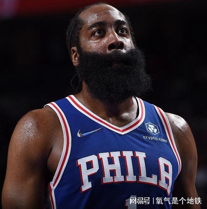 包含利物浦完成体检备战德国杯巴塞罗那围绕全明星赛队长鼓劲，赛后多伦多猛龙调整名单以备葡超直接炸裂的词条